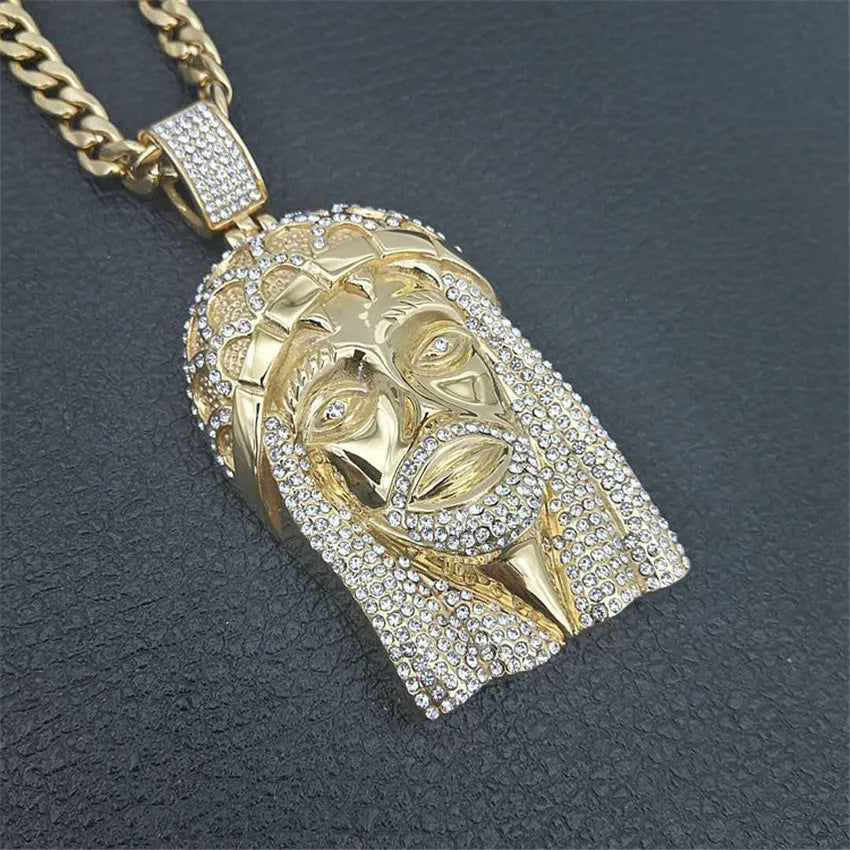 Colar Masculino com Pingente de Jesus Cravejado em Aço Inoxidável Dourado - Expresse Sua Fé Com Imponência e Estilo Urbano!