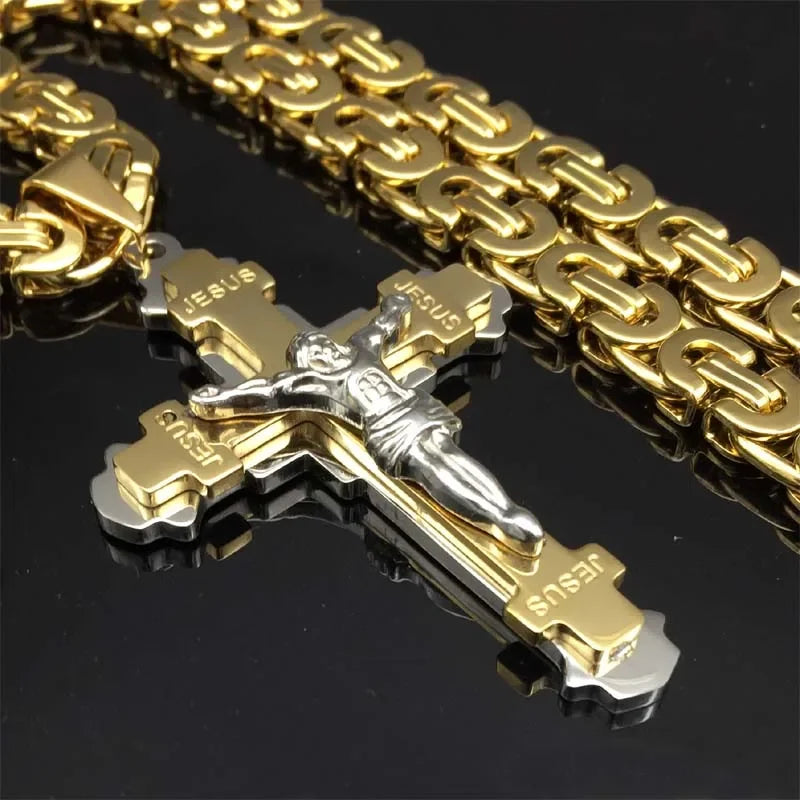 Colar com Crucifixo Artístico Jesus na Cruz em Aço Inoxidável - A Beleza da Fé em um Acessório de Arte!