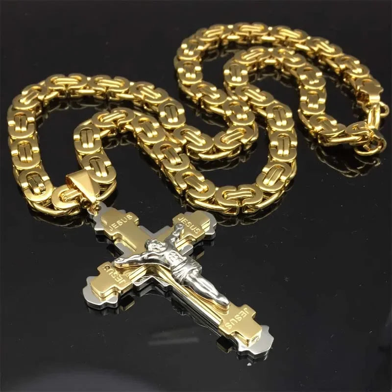 Colar com Crucifixo Artístico Jesus na Cruz em Aço Inoxidável - A Beleza da Fé em um Acessório de Arte!