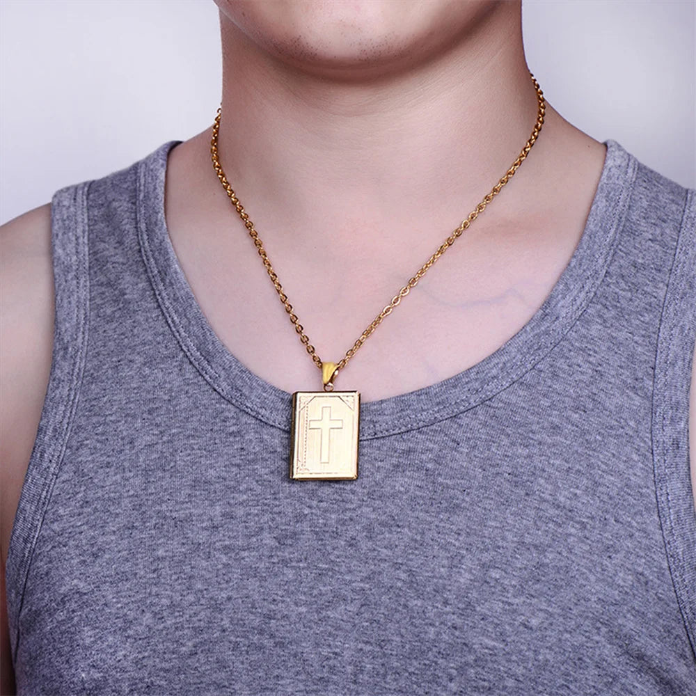 Colar Memorial Relicário Crucifixo em Aço Inoxidável - Guarde Sua Fé e Lembranças Mais Preciosas Sempre Perto do Coração!