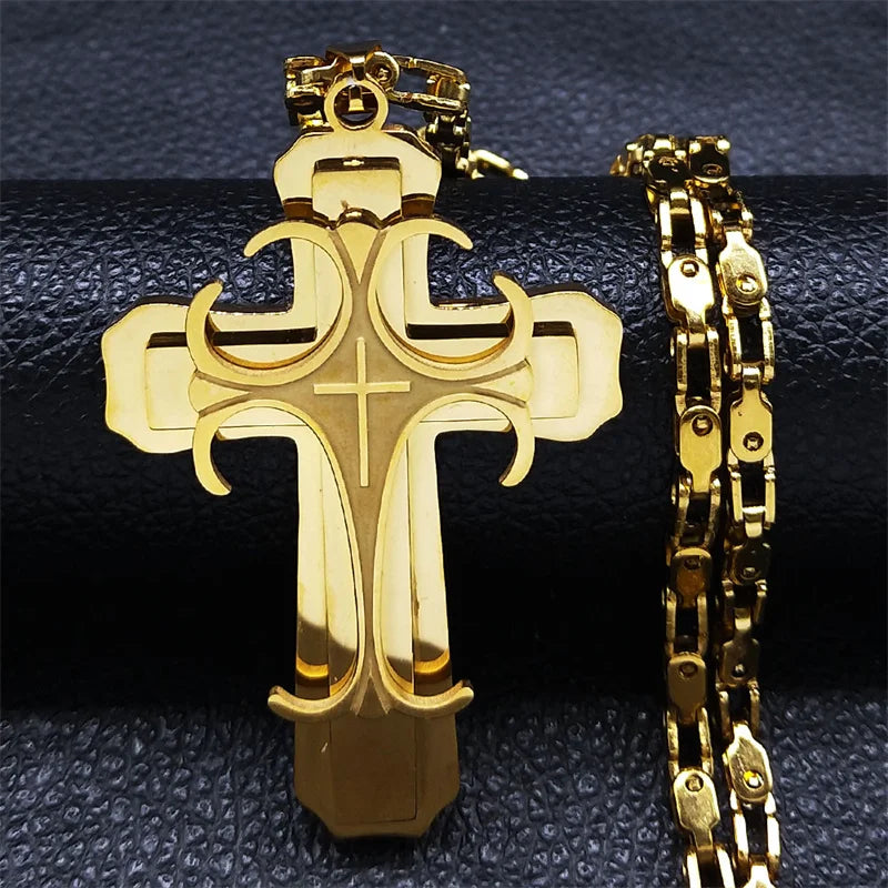 Colar com Crucifixo Robusto com Jesus em Aço Inoxidável - Carregue a Proteção Divina Com um Design Marcante!