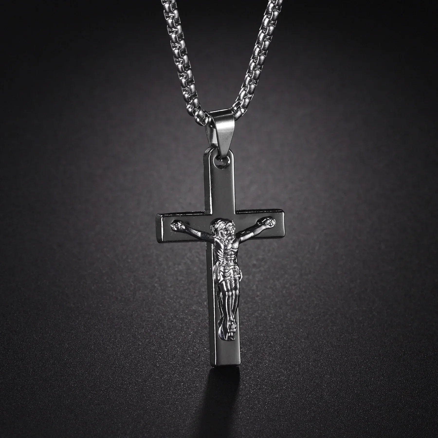 Colar Crucifixo com Cristo em Aço Inoxidável – Corrente Religiosa Unissex de Fé e Proteção