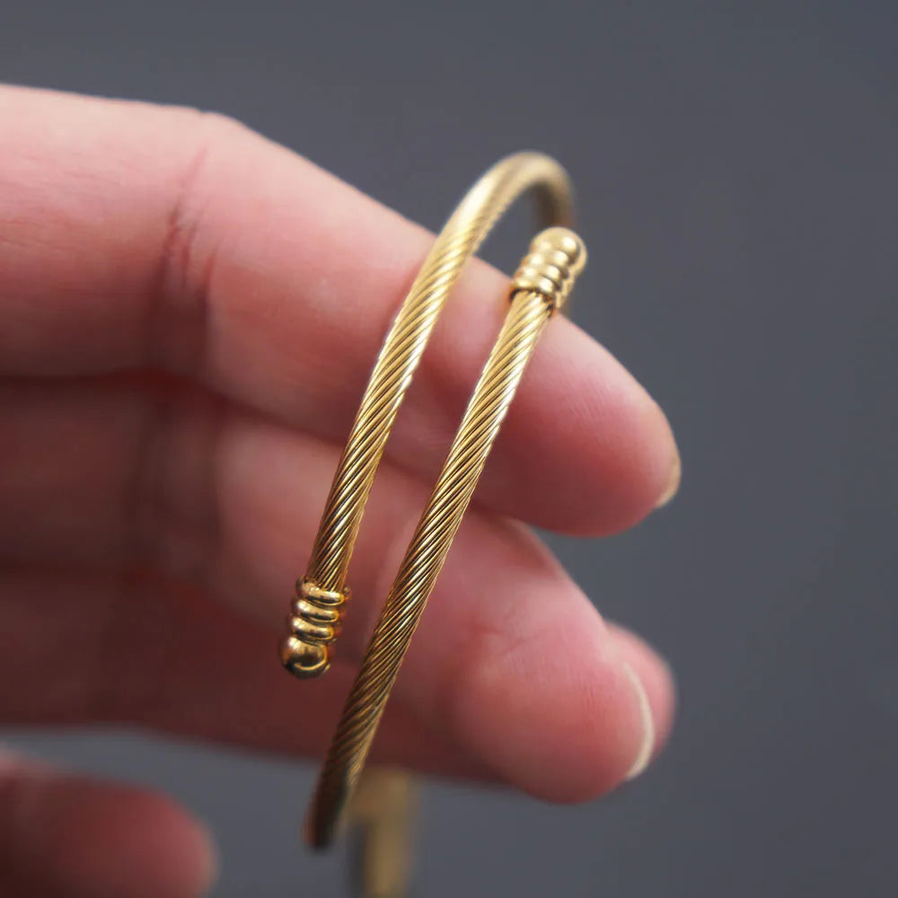 Bracelete Rígido Medalha de São Bento em Aço Inoxidável - A Poderosa Medalha de São Bento Com um Toque de Elegância!