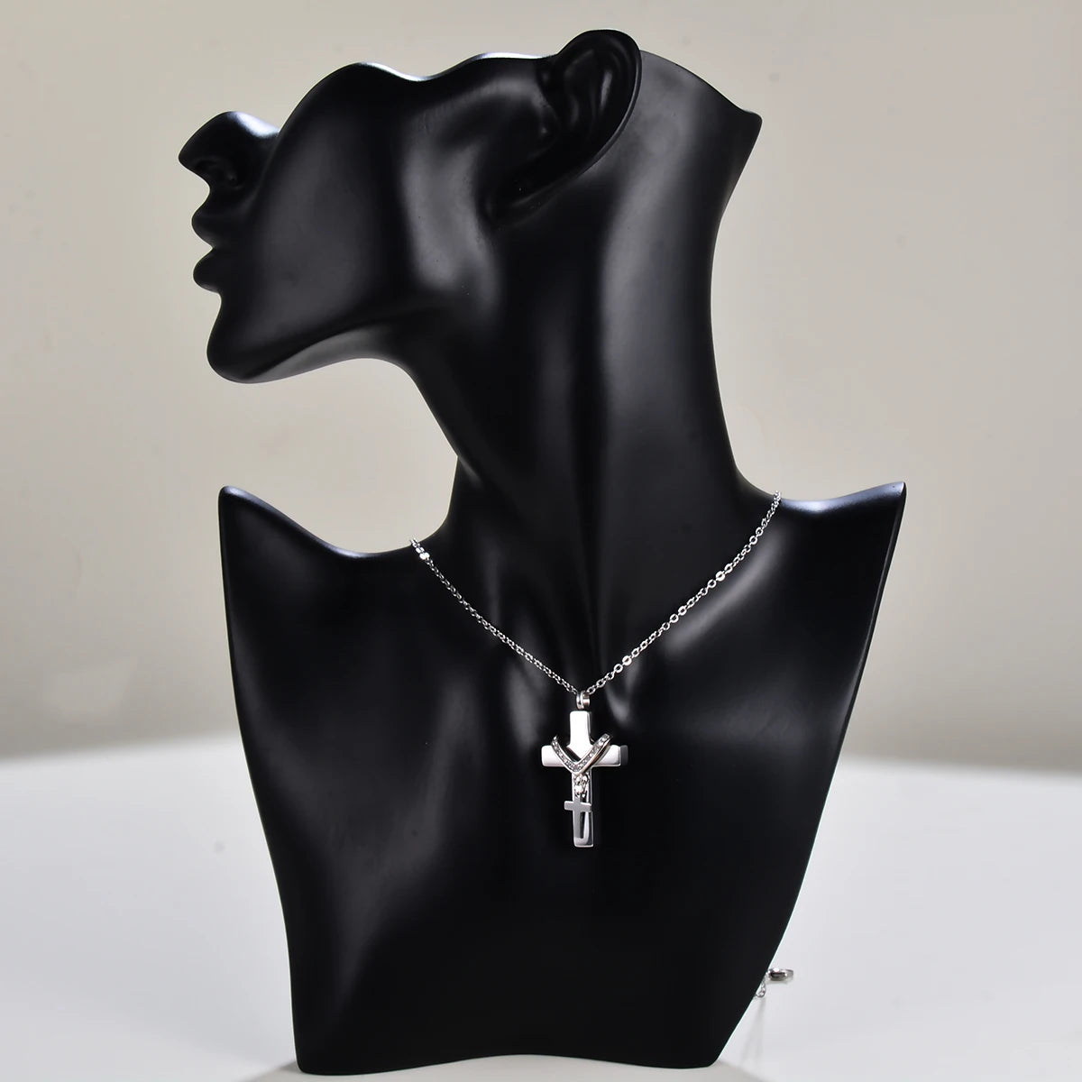 Colar Memorial com Pingente Crucifixo em Aço Inoxidável(Relicário para Cinzas) - Amor Eterno Guardado!