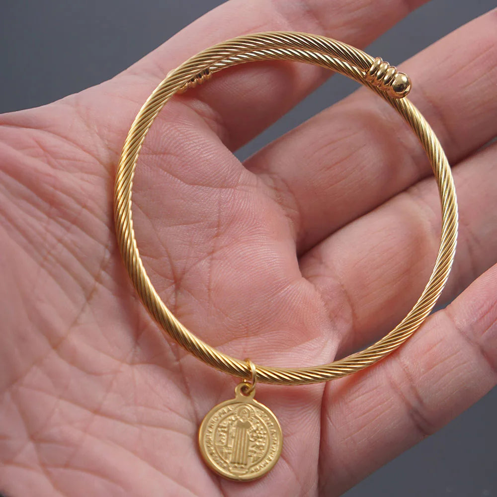 Bracelete Rígido Medalha de São Bento em Aço Inoxidável - A Poderosa Medalha de São Bento Com um Toque de Elegância!