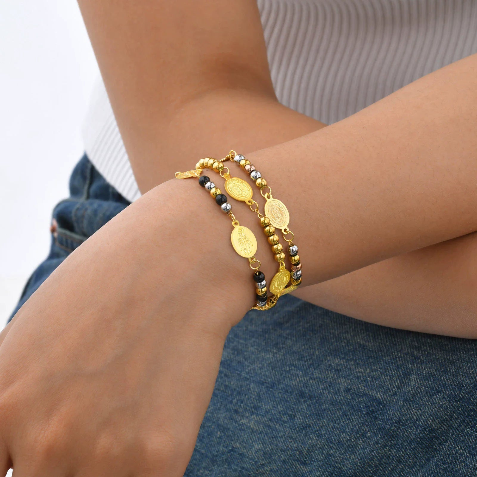 Pulseira de Bolinhas com Medalha da Virgem Maria em Aço Inoxidável