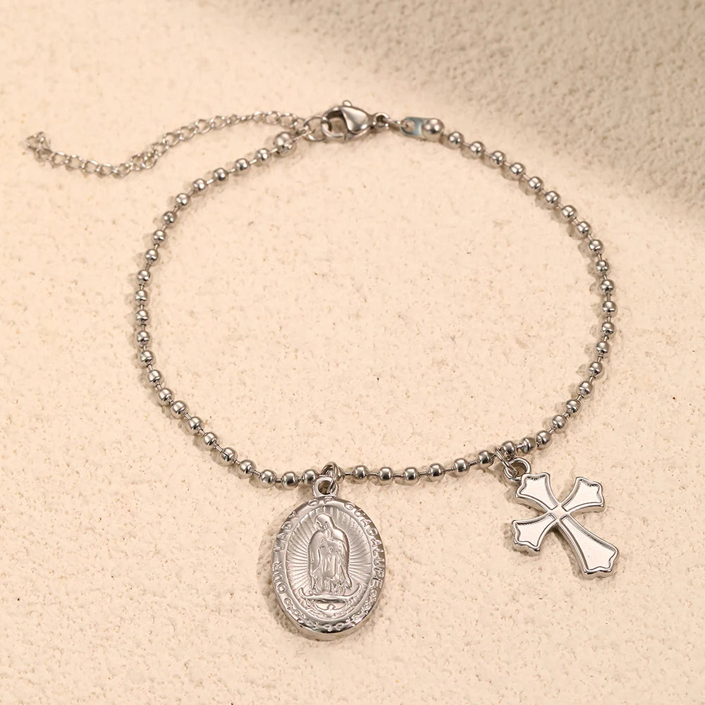 Pulseira de Bolinhas com Crucifixo e Medalha da Virgem Maria em Aço Inoxidável - Um Lembrete Diário de Fé e Estilo!