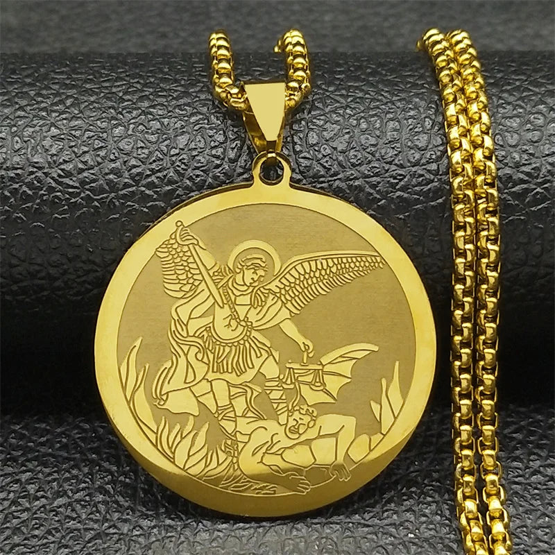 Colar Medalha de São Miguel Arcanjo em Aço Inoxidável Dourado - Carregue a Força e a Proteção de São Miguel Arcanjo em Todos os Momentos!