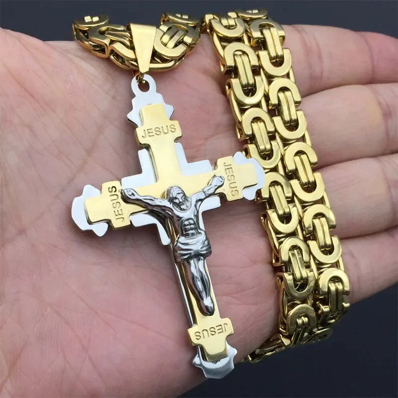 Colar com Crucifixo Artístico Jesus na Cruz em Aço Inoxidável - A Beleza da Fé em um Acessório de Arte!