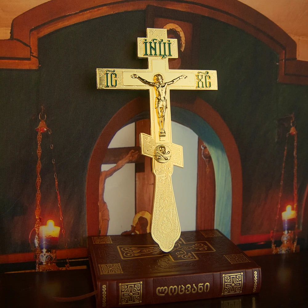 Crucifixo de Mesa com Jesus em Liga Metálica - Presente Religioso Personalizável