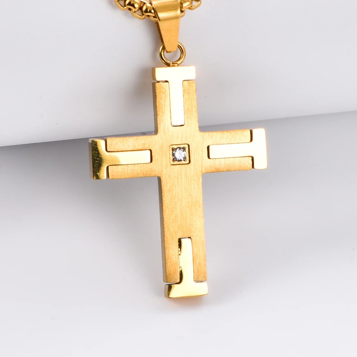 Pingente Cruz Dupla Face em Aço Inoxidável com Zircônia - Carregue a Essência da Cruz Com um Toque de Modernidade!