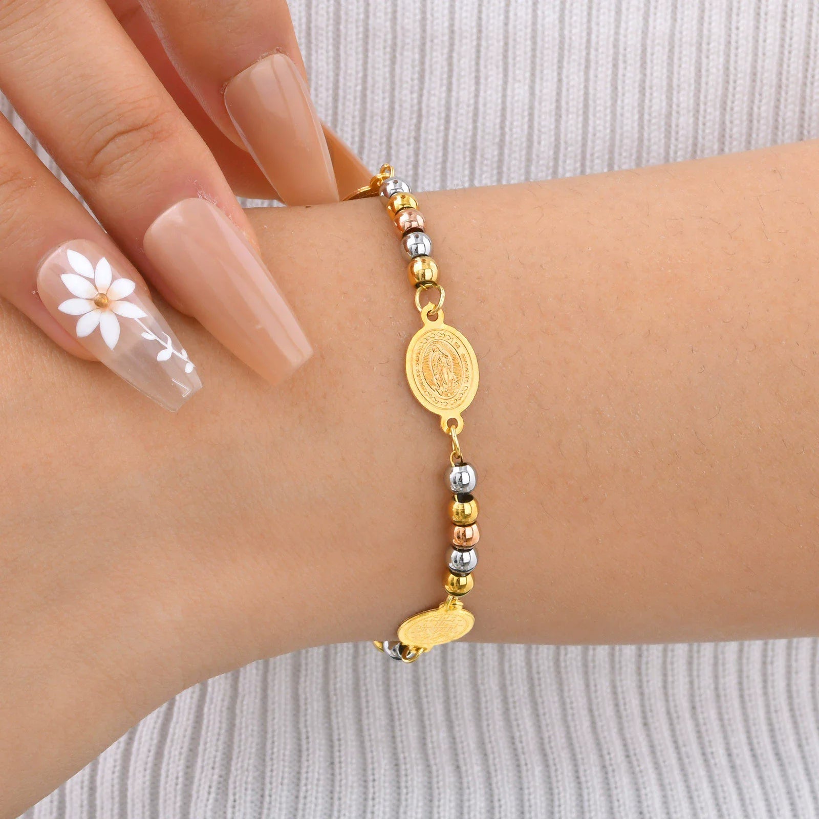 Pulseira de Bolinhas com Medalha da Virgem Maria em Aço Inoxidável