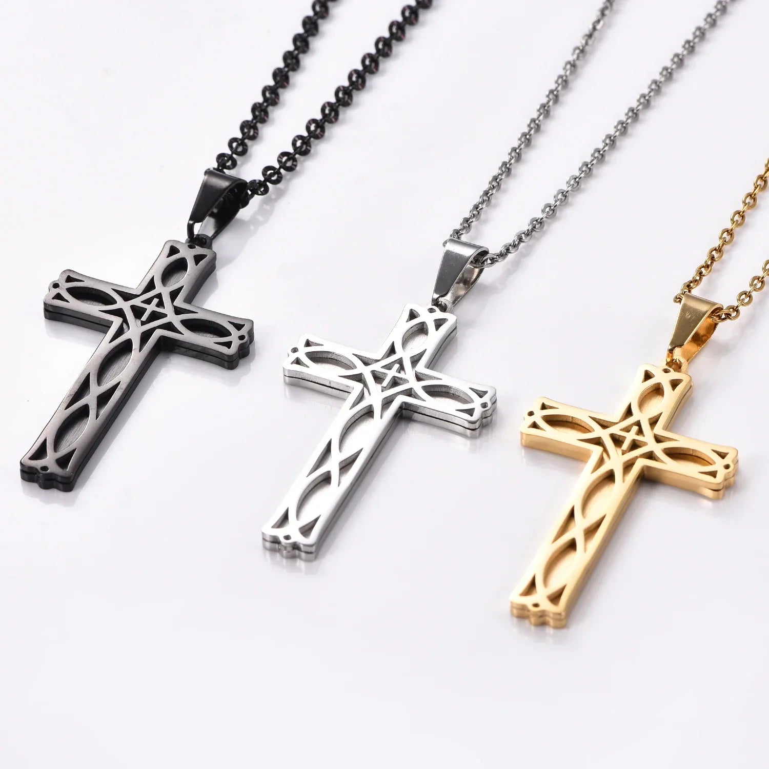 Colar e Pingente Cruz Irlandesa em Aço Inoxidável - Uma União de Força e Espiritualidade!