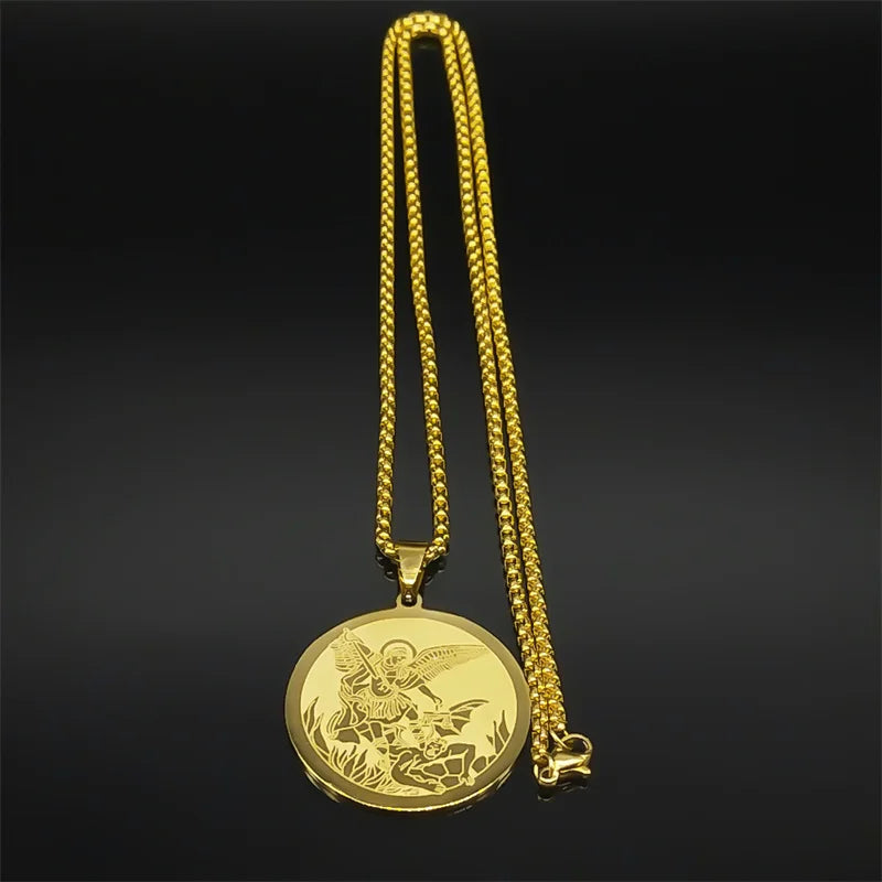 Colar Medalha de São Miguel Arcanjo em Aço Inoxidável Dourado - Carregue a Força e a Proteção de São Miguel Arcanjo em Todos os Momentos!