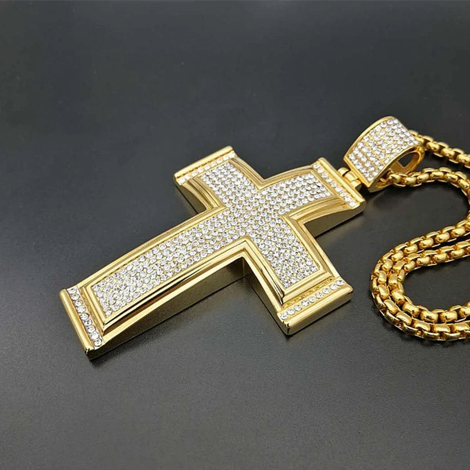 Colar Crucifixo Grande com Pedras em Aço Inoxidável Dourado - Brilho, Fé e Estilo Em Um Só Acessório!