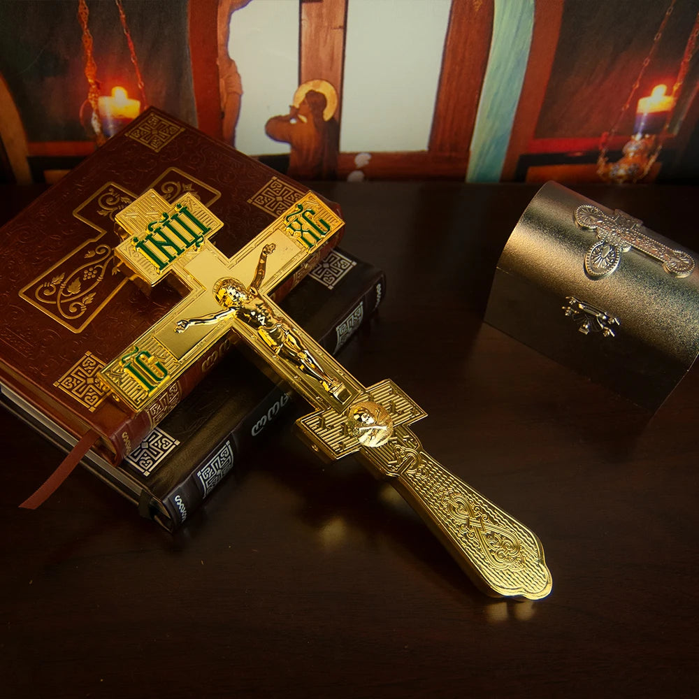 Crucifixo de Mesa com Jesus em Liga Metálica - Presente Religioso Personalizável