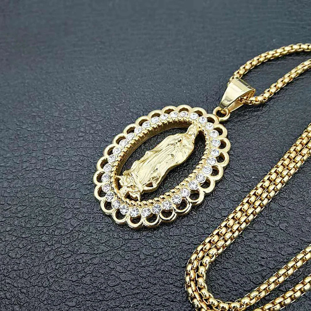 Colar Medalha Oval Com Zircônias Nossa Senhora em Aço Inoxidável Dourado