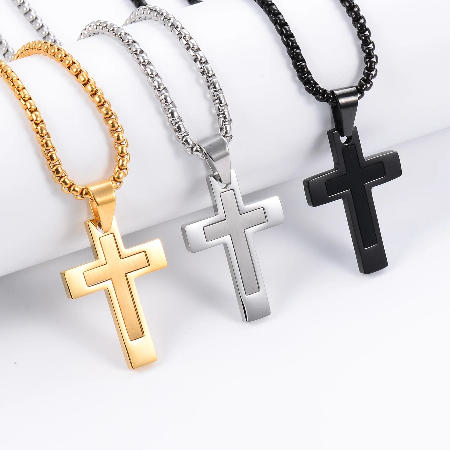 Colar Crucifixo Estilizado em Aço Inoxidável - Devoção Com um Toque de Estilo Urbano!