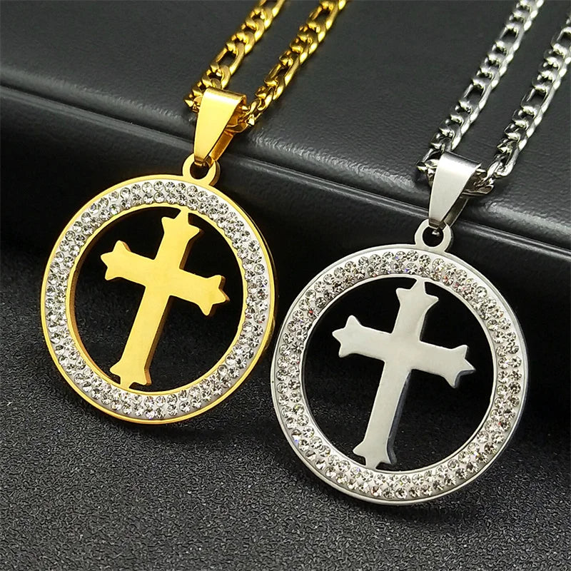 Colar Crucifixo Amulet com Zircônia em Aço Inoxidável - A Luz da Sua Fé em um Acessório Que Brilha!