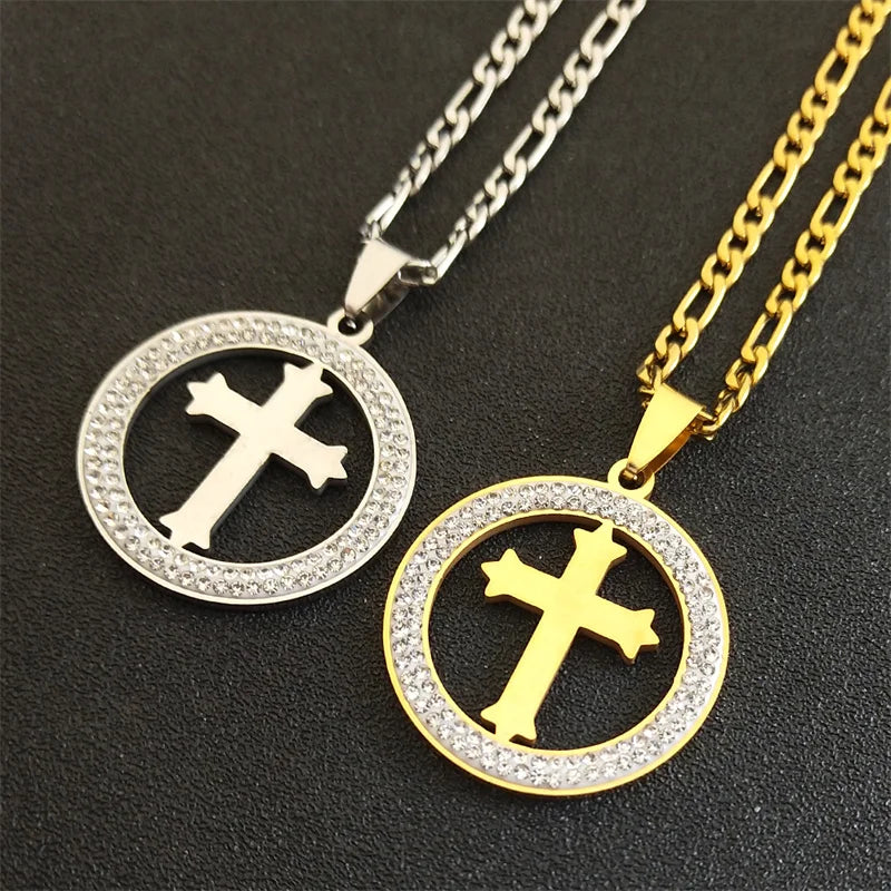Colar Crucifixo Amulet com Zircônia em Aço Inoxidável - A Luz da Sua Fé em um Acessório Que Brilha!