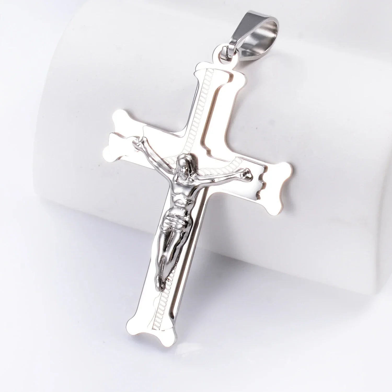 Pingente Crucifixo Clássicos e Duplos em Aço Inoxidável – Sua Fé, Seu Estilo!