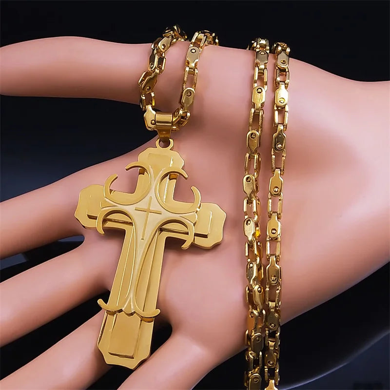 Colar com Crucifixo Robusto com Jesus em Aço Inoxidável - Carregue a Proteção Divina Com um Design Marcante!