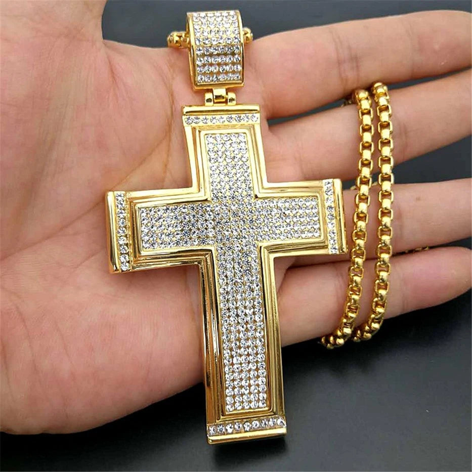 Colar Crucifixo Grande com Pedras em Aço Inoxidável Dourado - Brilho, Fé e Estilo Em Um Só Acessório!